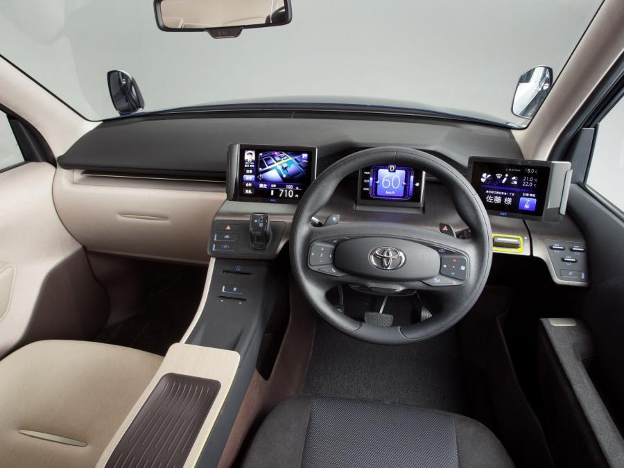  Toyota JPN Taxi Concept 2013 года  (фото 16 из 37)